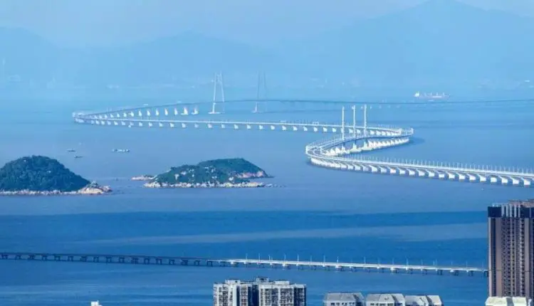 أطول جسر بحري في الصين