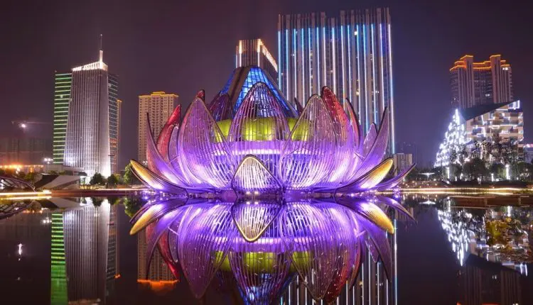 مبنى زهرة اللوتس في الصين