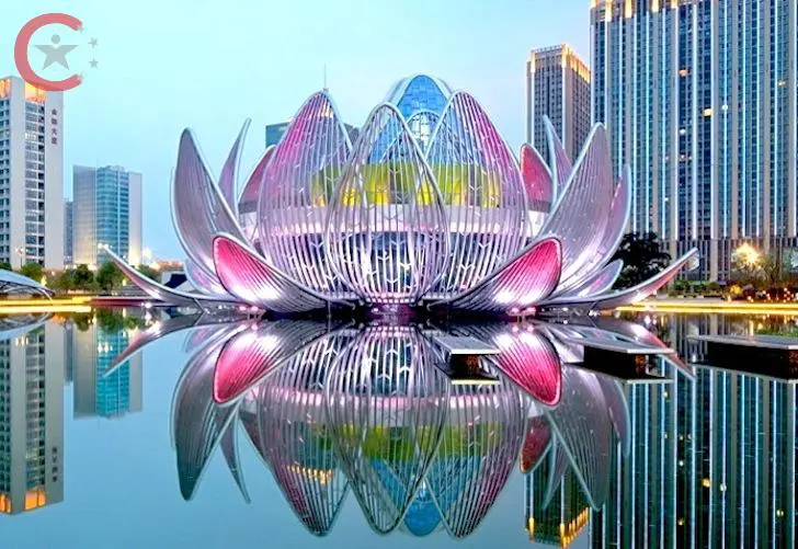 الشكل العام لمبنى زهرة اللوتس في الصين