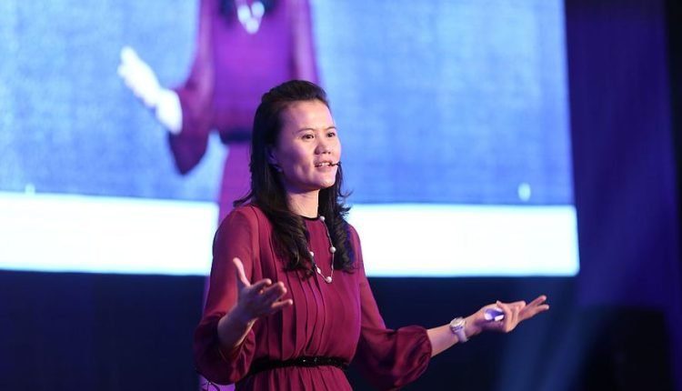 بينج لي نموذج للمرأة الصينية الناجحة