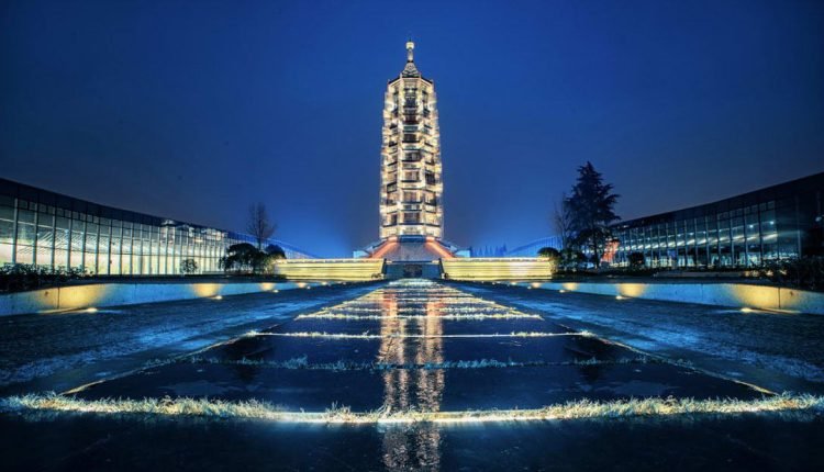 برج نانجينغ الخزفي في الصين