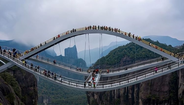 الجسر الملتوي في الصين