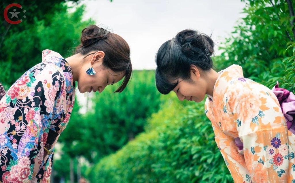 لا تنحني فقط قل "ني هاو"