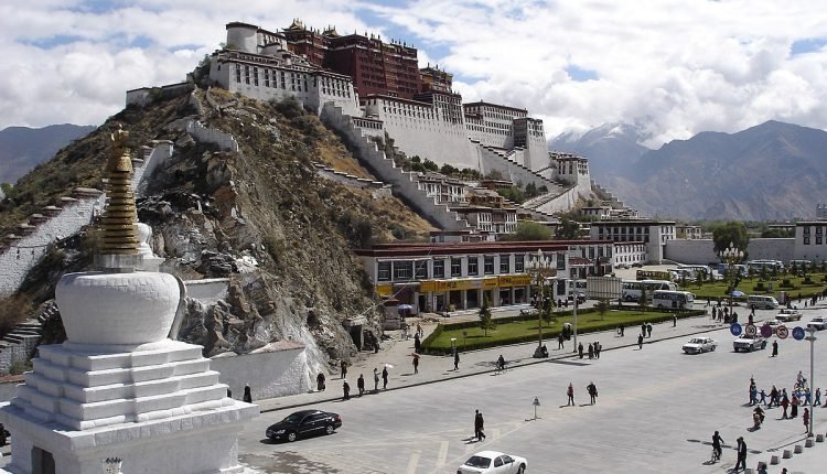 قصر بوتالا في الصين