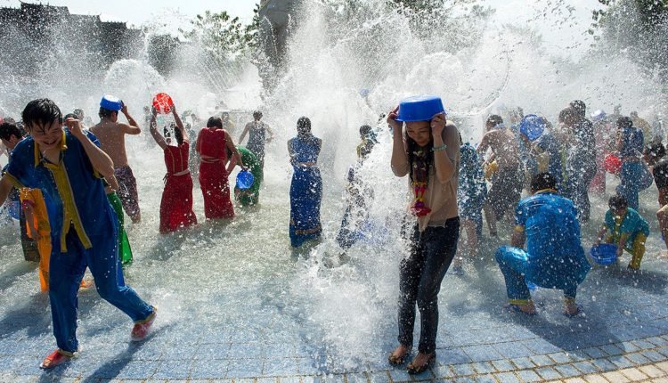 كرنفال رش المياه في الصين