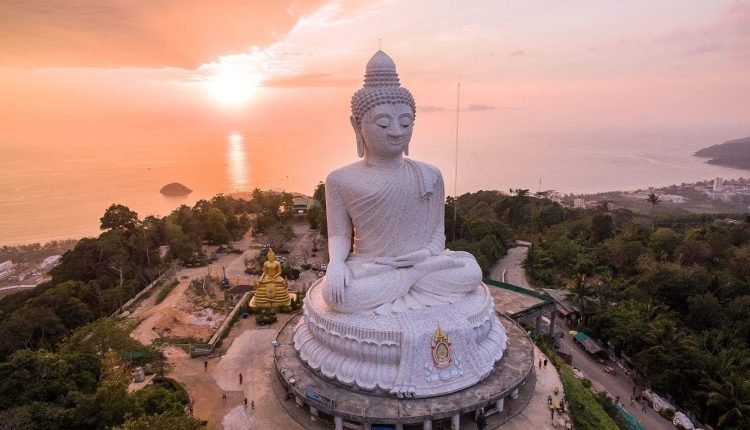 تمثال معبد الربيع لبوذا في الصين