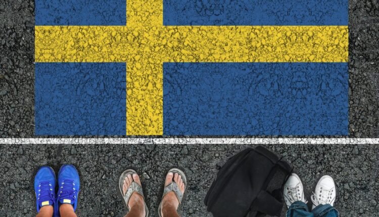 السويد تلاحق اللاجئين المسافرين لبلدانهم الأصلية: ماذا سيحدث لحق اللجوء؟